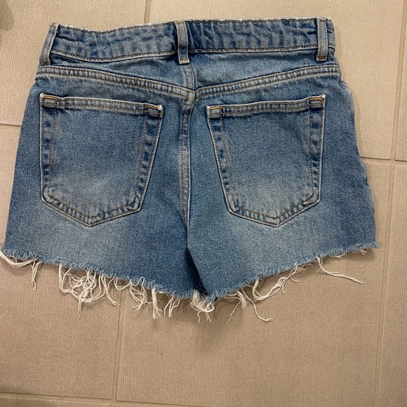 Distressed shorts - Picture 2 of 3